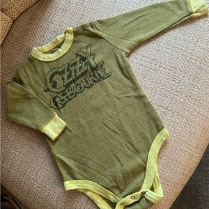 Organic cotton Ozzy onesie from Rowdy Sprouts. Unworn. Size 6-12 months